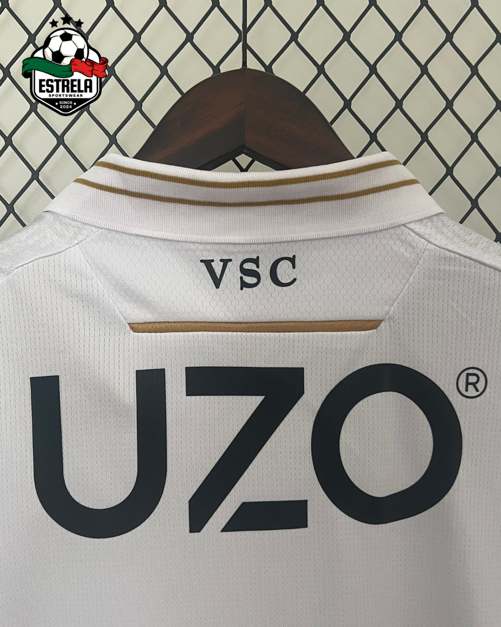 Vitoria Guimaraes Home Maillot de foot 2011 - 2012. Sponsored by Smile.Up