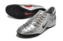 Chuteira Nike Total 90 III - Branca e Dourada